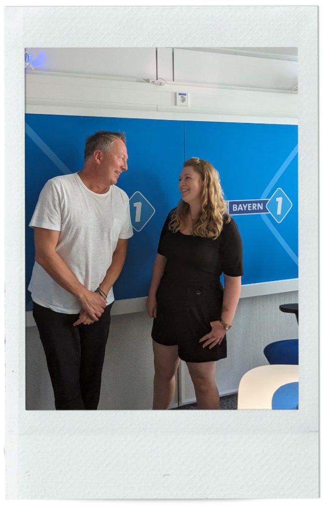 Ein spannendes Gespräch zwischen Thorsten Otto und Vanessa Lindner für den Bayern1 Podcast "Die Blaue Couch".